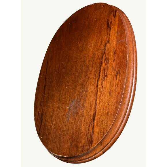 Angel and Lion Figurine With Lamb - Hand-Painted Resin Statue On Wood Base - Picture 10 of 12